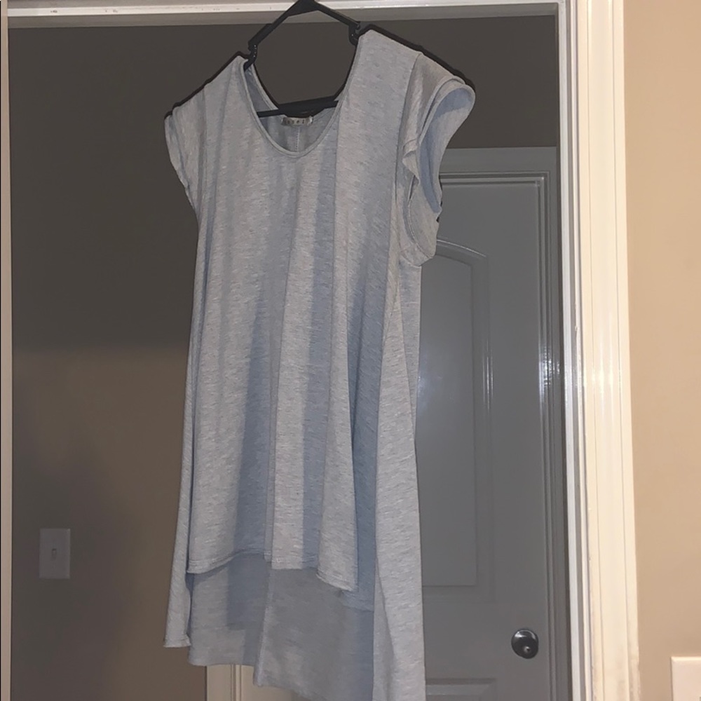 Flowey gray blouse “with crumbled shoulder pads”